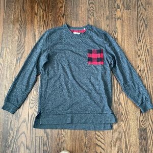 ON THE BYAS grey sweater with a red/black plaid pocket